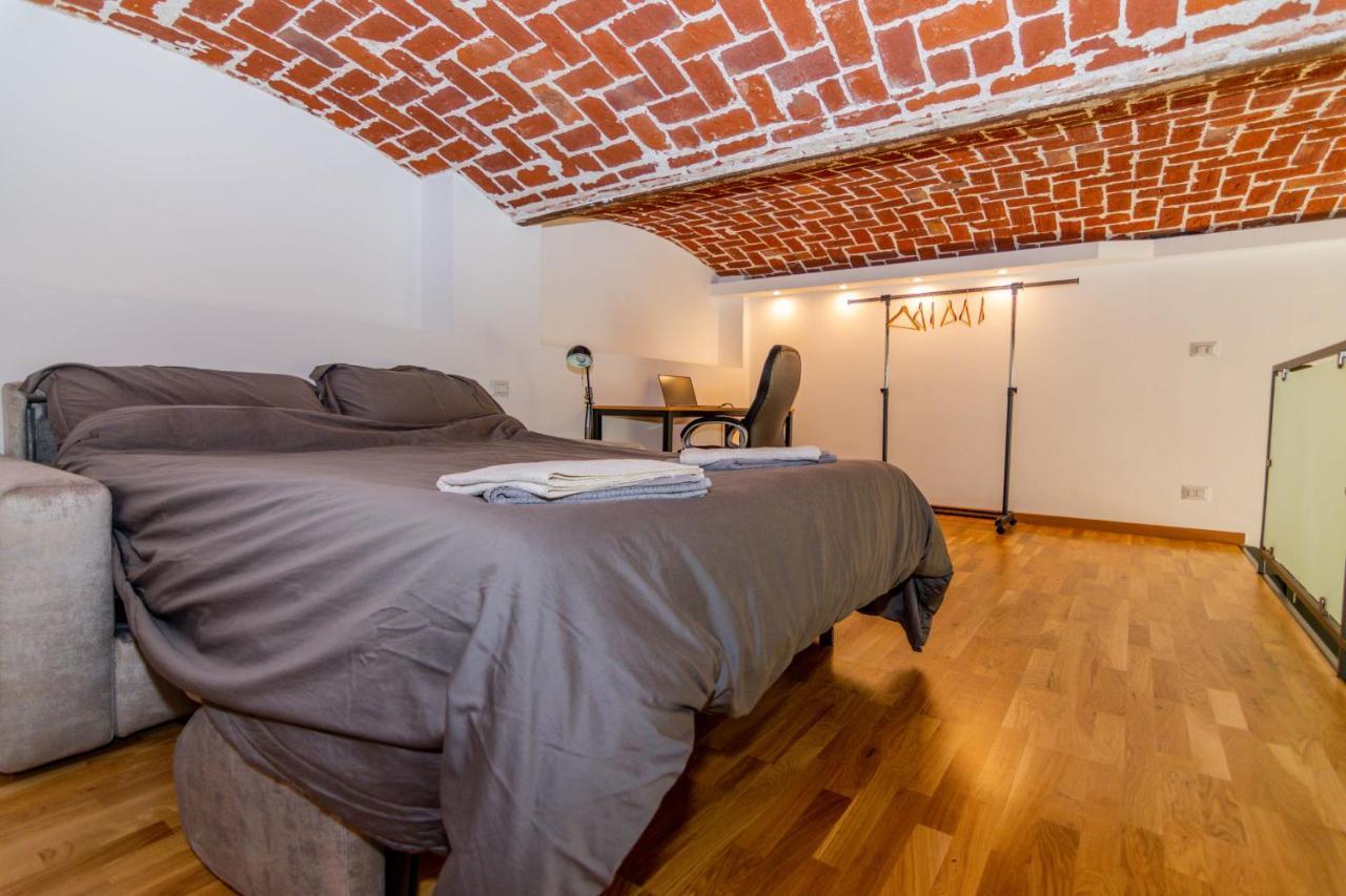 Apartment Industrial Loft -center Of Turin- By Happyhostorino