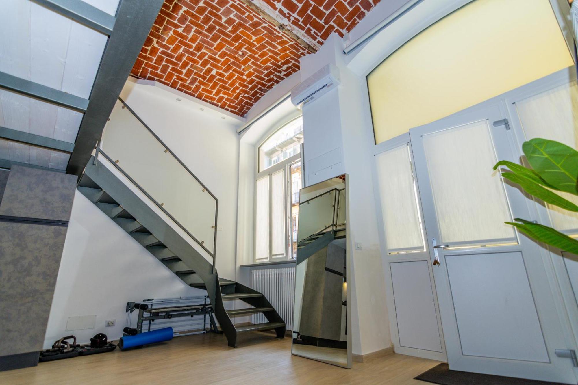 Appartamento Industrial Loft -center Of Turin- By Happyhostorino Torino